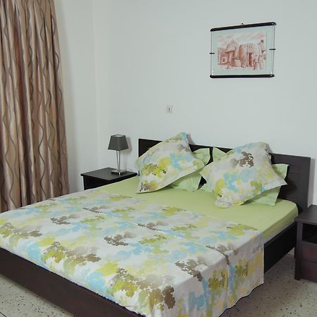 Best View Bed & Breakfast Lome Bagian luar foto
