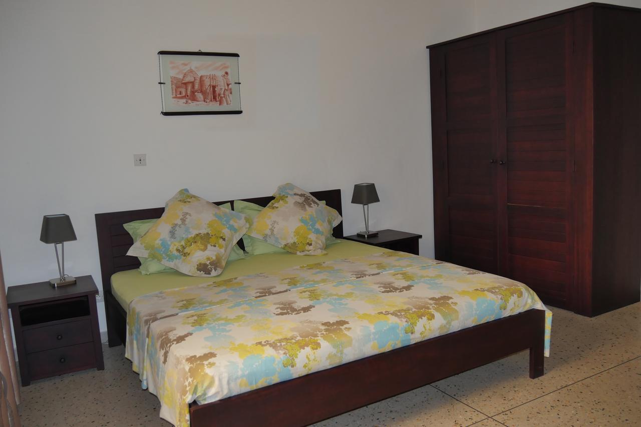 Best View Bed & Breakfast Lome Bagian luar foto